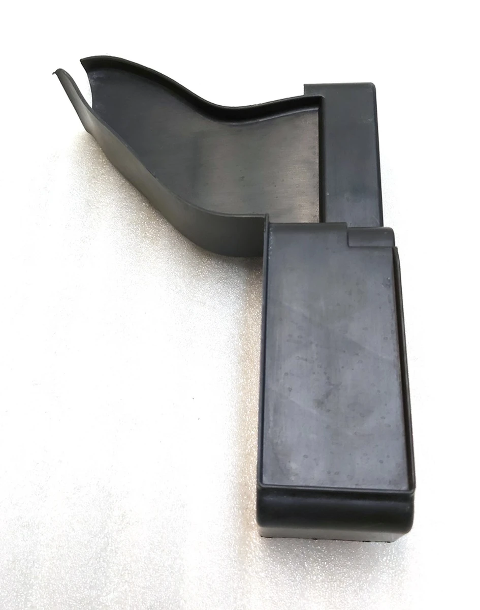 19 Накладка пластикова боді контролера правого Tesla model 3 1461511-00-B