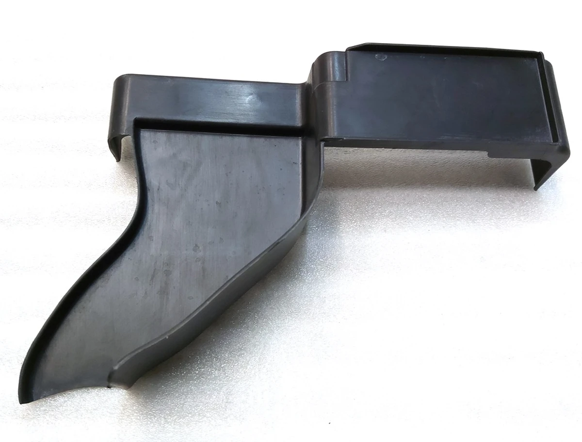 19 Накладка пластикова боді контролера правого Tesla model 3 1461511-00-B