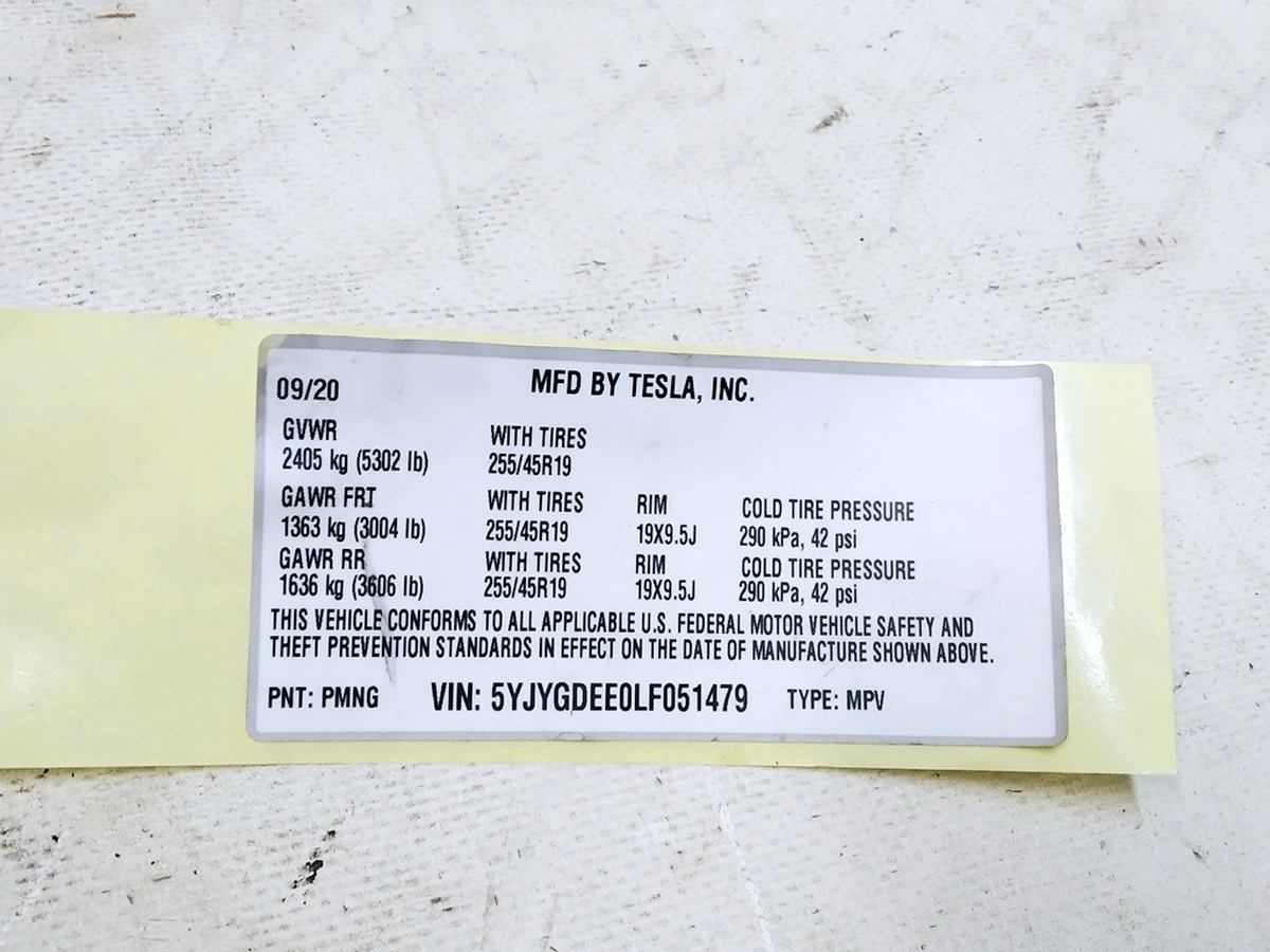 1 Этикетка (лейба, наклейка) основная c производственной информацией Tesla Model Y 1462927-00-C