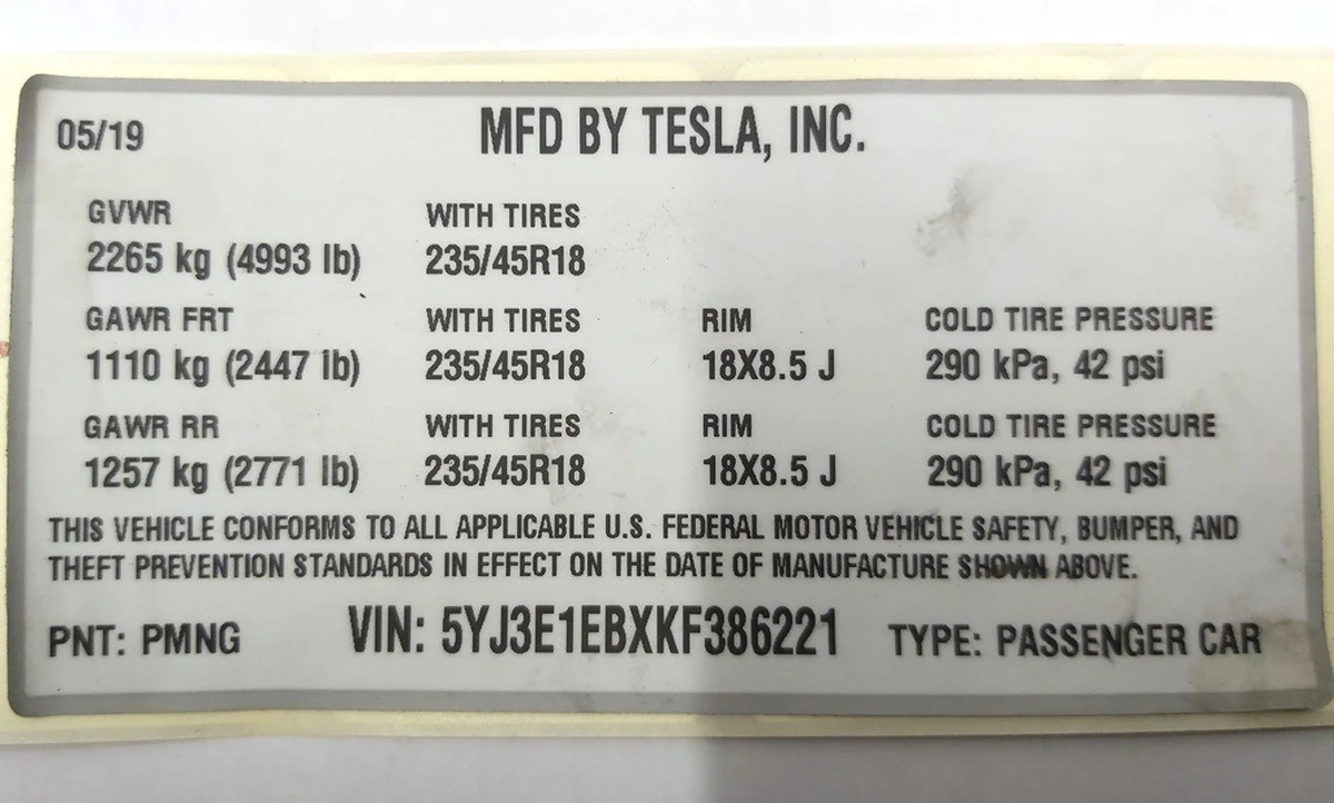 2 Этикетка (лейба, наклейка) основная c производственной информацией Tesla model 3 1462927-00-C