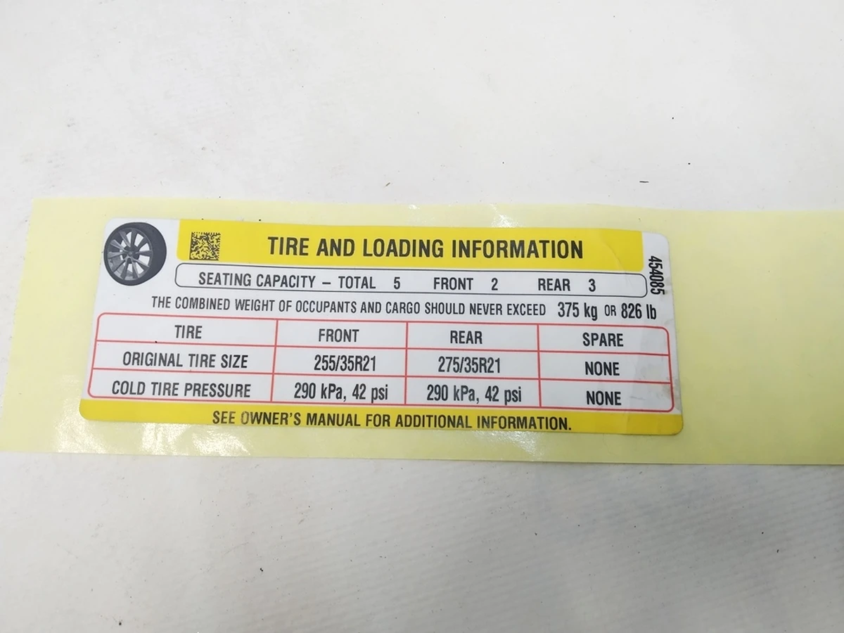 4 Етикетка (лейба, наклейка) з х-ми коліс і макс. допустимим довантаженням Tesla Model Y 1465392-00-A