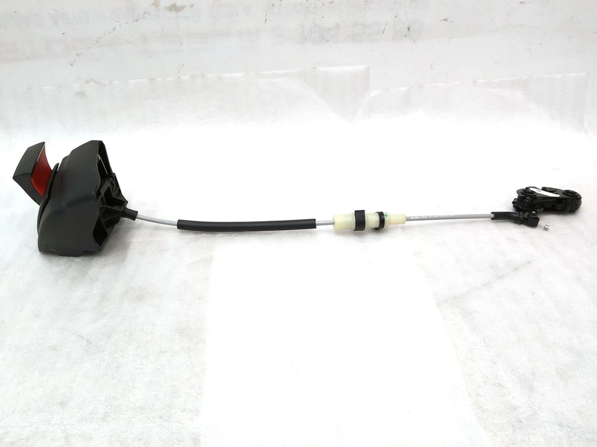 Механизм открытия замка спинки сиденья 2-го ряда правый в сборе Tesla model 3 1099926-00-A