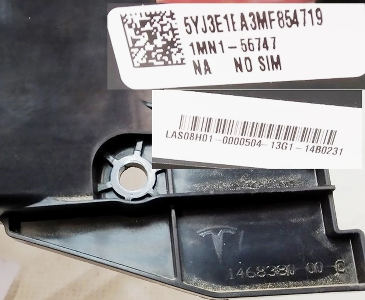 1 Car computer mounting bracket complete with cooling pipes Tesla Model 3 1566786-00-C