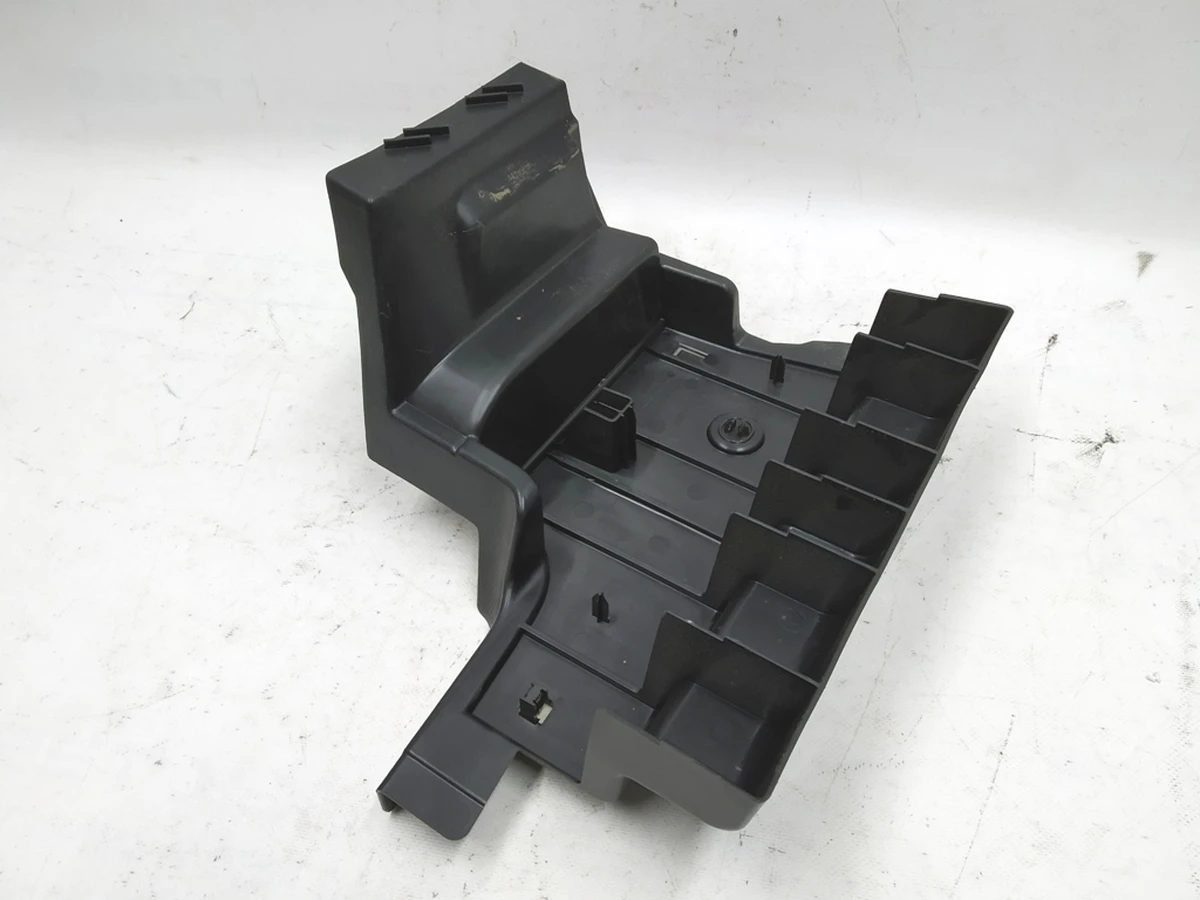 10 Arm of fastening of a covering of a luggage carrier left Tesla model 3 1470967-00-A