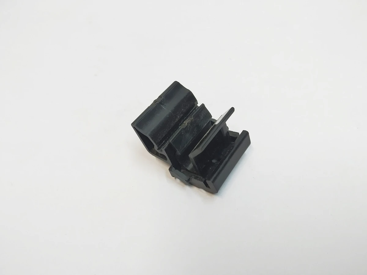 5 FRUNK-FENDER CLIP, ASY REST Tesla model 3, model Y 1472872-00-C