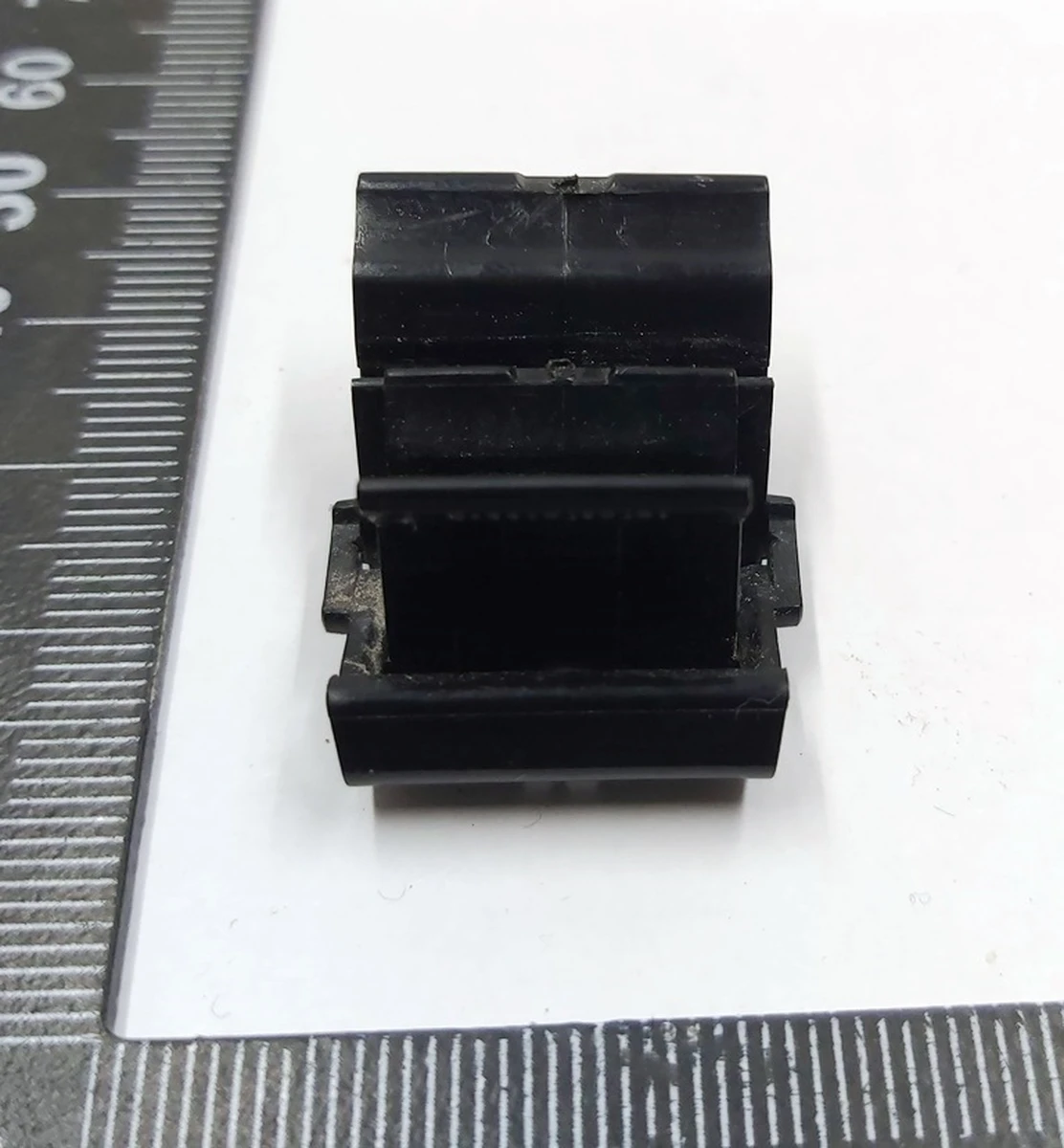 1 Кліпса кріплення переднього багажника (корито) до крила REST Tesla model 3, model Y 1472872-00-B