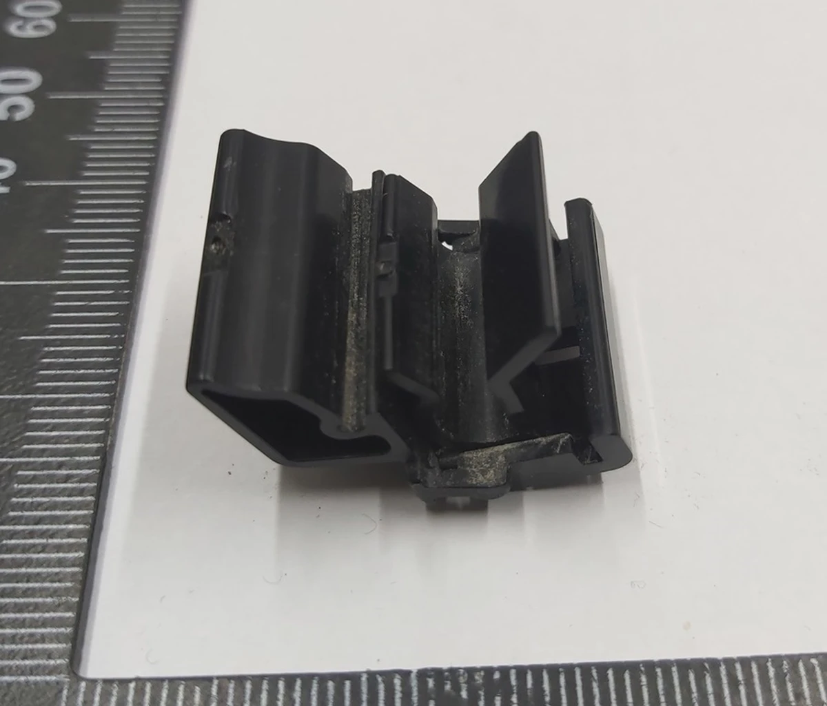 1 Кліпса кріплення переднього багажника (корито) до крила REST Tesla model 3, model Y 1472872-00-B