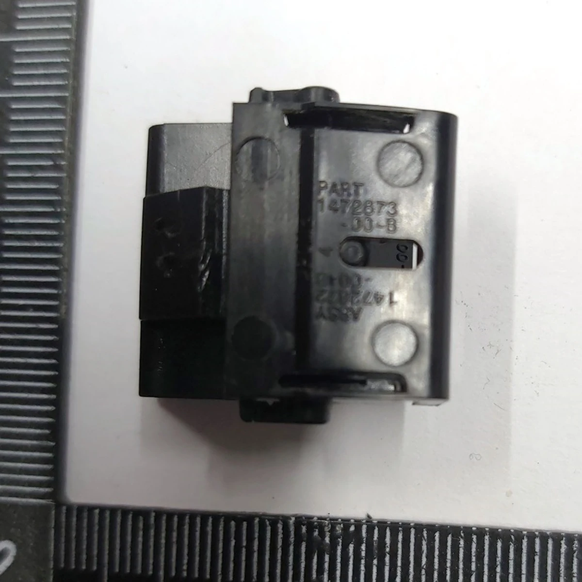 1 Кліпса кріплення переднього багажника (корито) до крила REST Tesla model 3, model Y 1472872-00-B