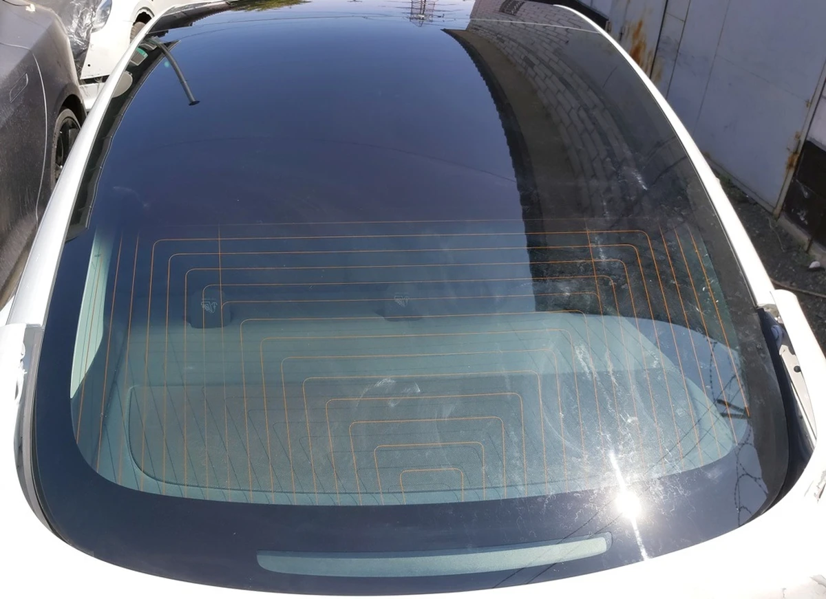 3 Скло панорами заднє з підігрівом Tesla model 3 1472925-00-A