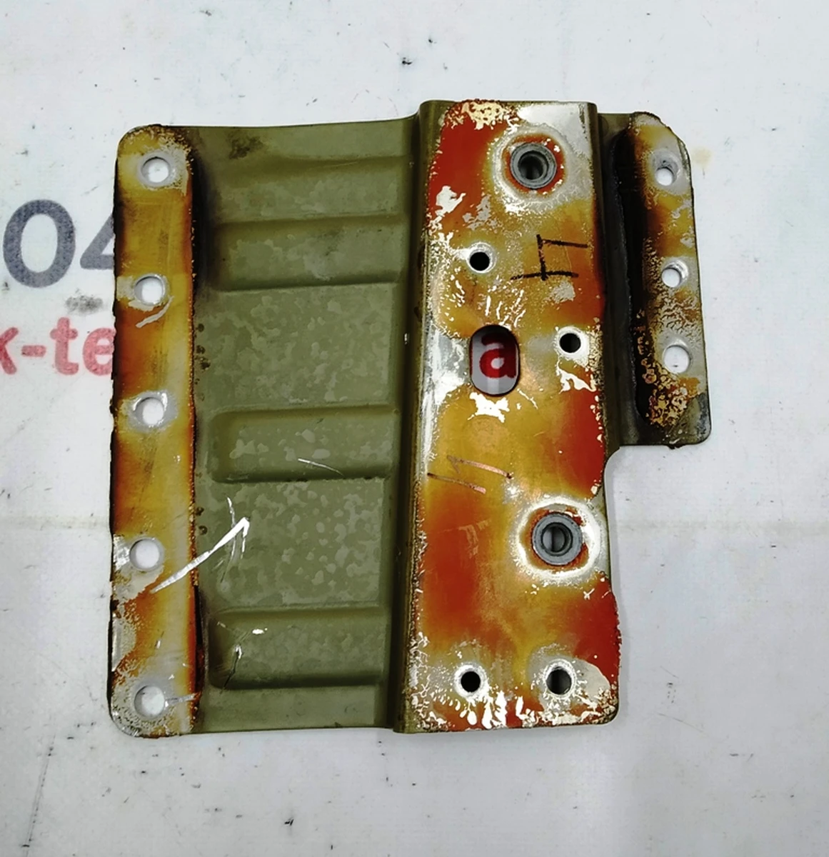 3 Quarter front left spacer between fender shelf (gun) and glass Tesla model S, model S REST 1477323-S0-B