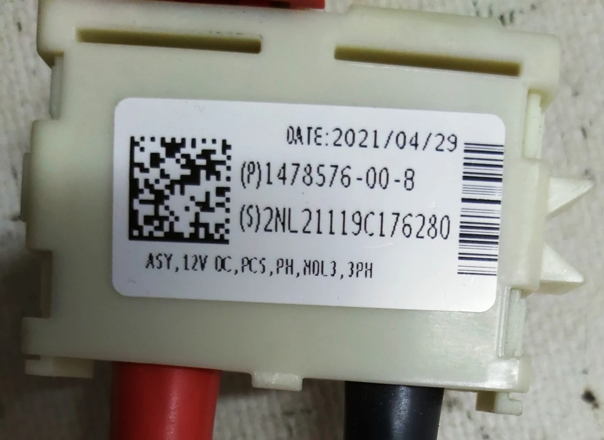 Роз'єм низьковольтний 12V від DC DC до основної батареї у зборі з платою Tesla model Y 1478576-00-B