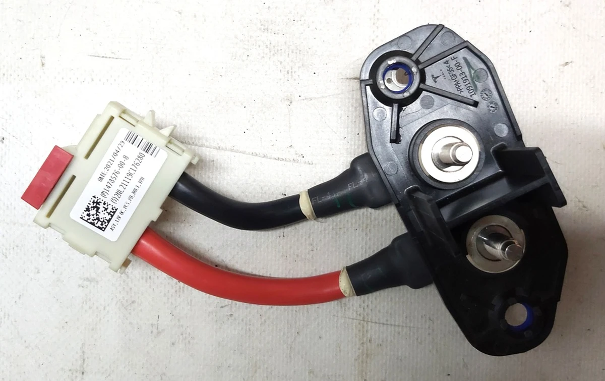 Роз'єм низьковольтний 12V від DC DC до основної батареї у зборі з платою Tesla model Y 1478576-00-B