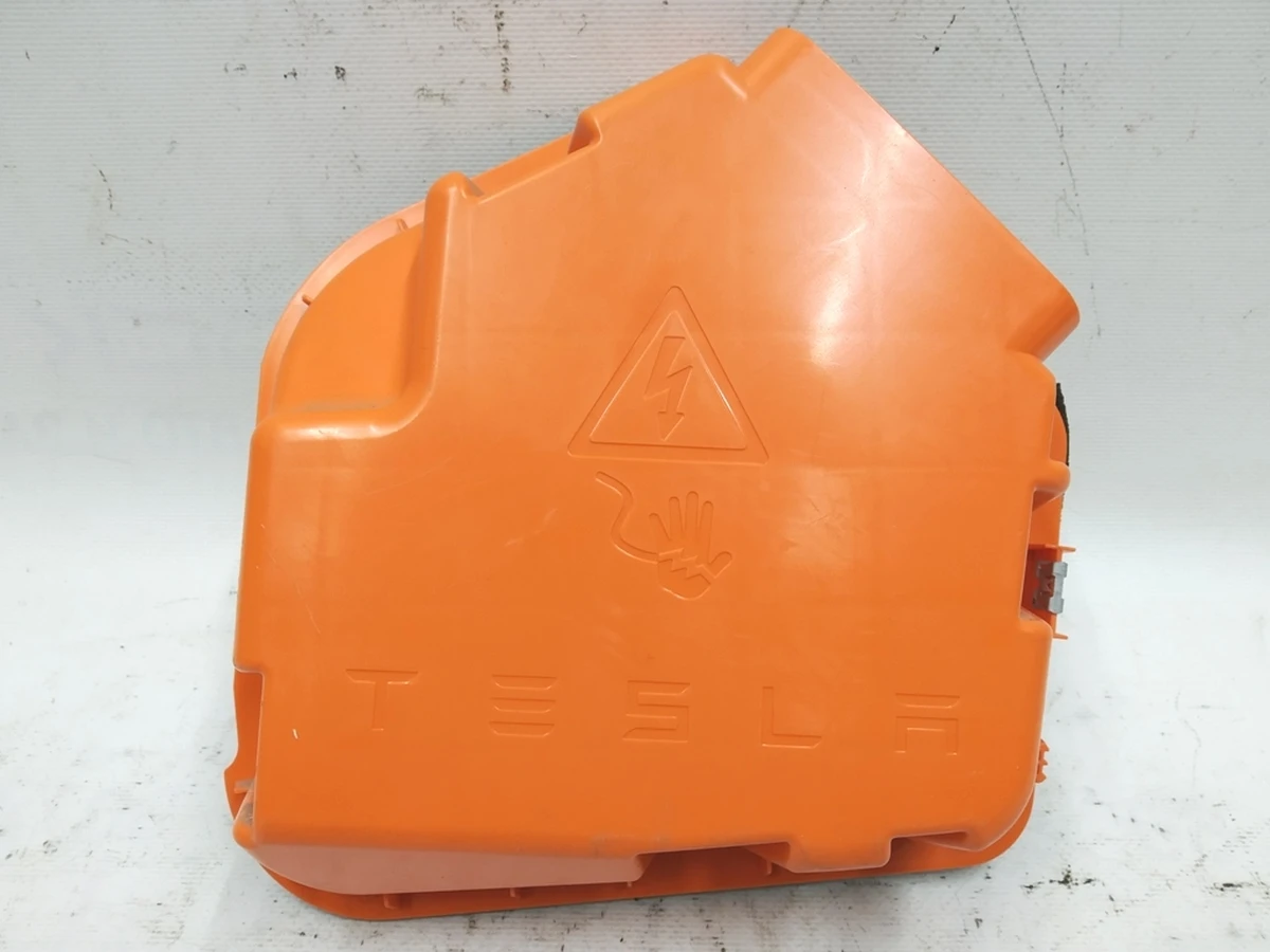 4 Крышка порта зарядки внутренняя Tesla model 3 1479255-00-B