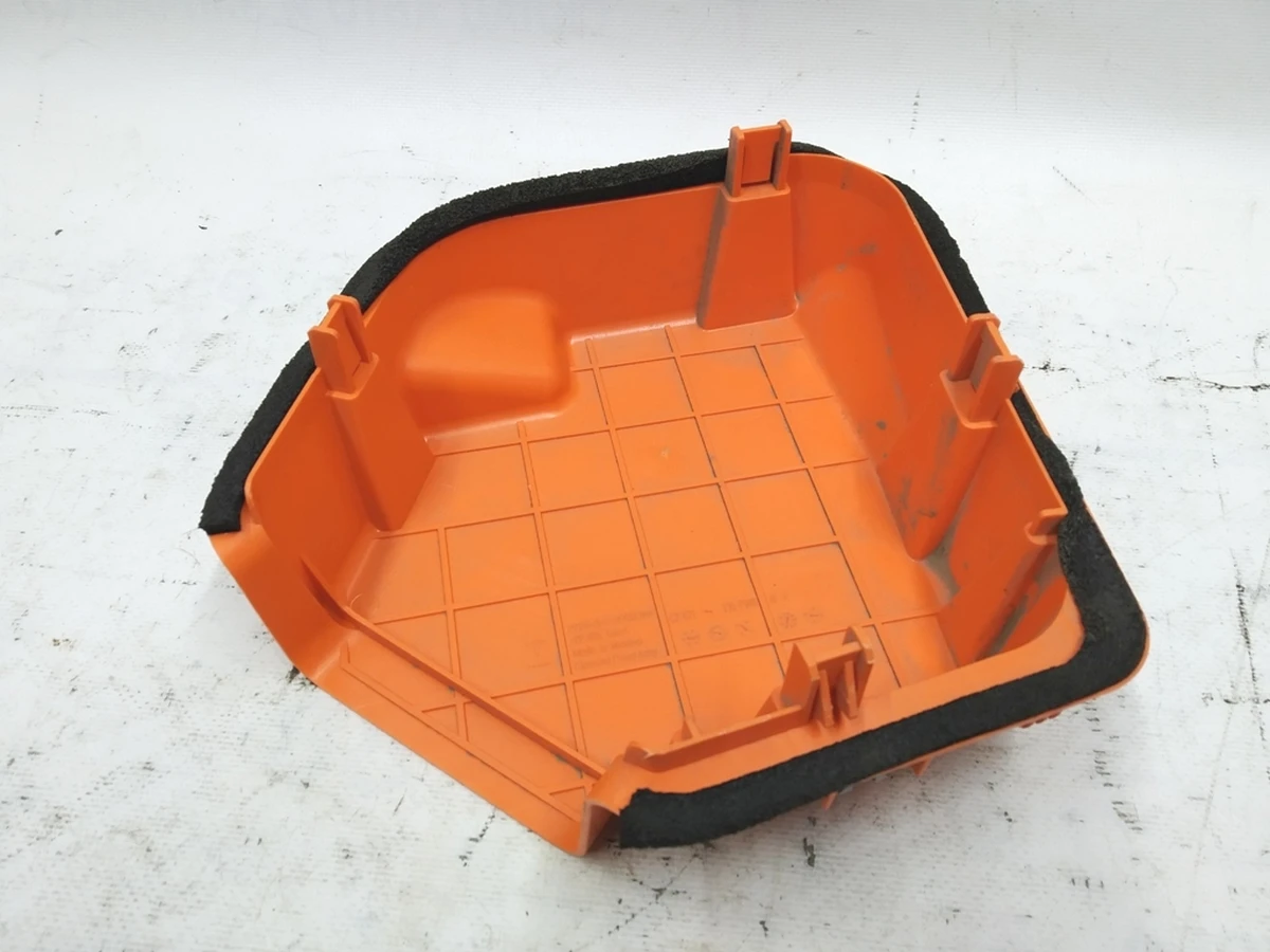 4 Крышка порта зарядки внутренняя Tesla model 3 1479255-00-B