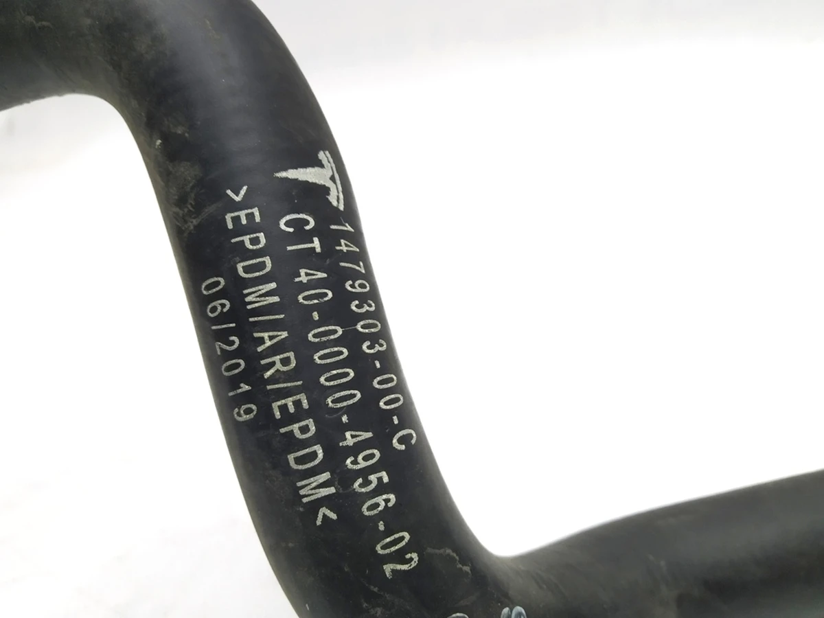 19 Cooling hose 4-way valve-pump Tesla model X 1479303-00-C