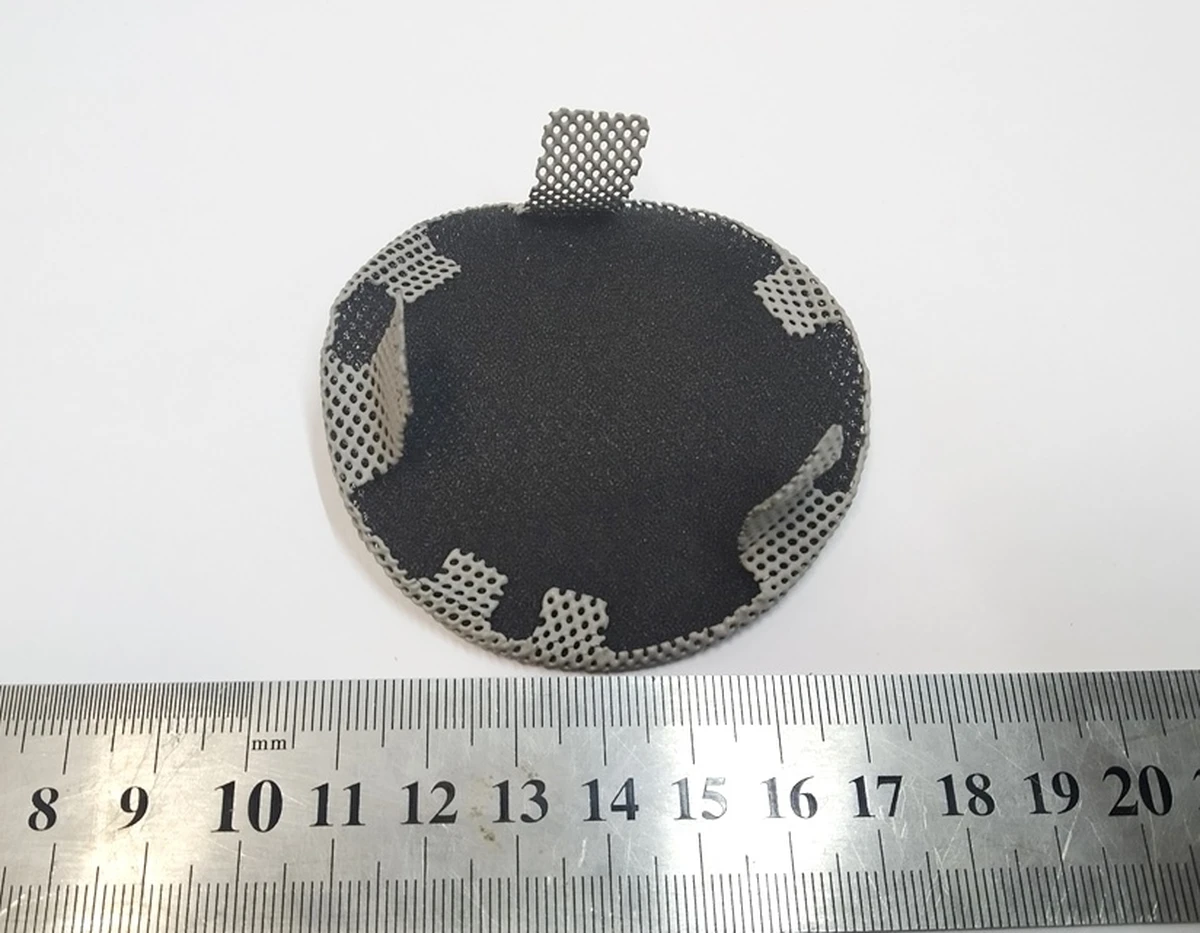 Декоративна накладка динаміка обшивки стелі ліва Tesla Model 3, Model 3 Jan 2024, Model Y, Model Y Feb 2025 1486488-00 1101060-00