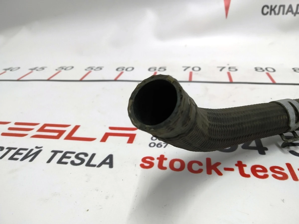 25 Шланг охолодження від 4-ходового клапана до радіатора Tesla model S, model S REST 1486490-00-B