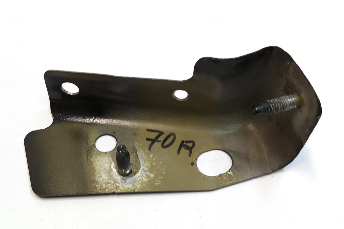 7 Кронштейн кріплення крила переднього правого нижній Tesla model Y 1487444-S0-A