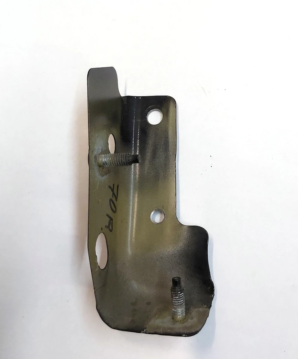 7 Кронштейн кріплення крила переднього правого нижній Tesla model Y 1487444-S0-A