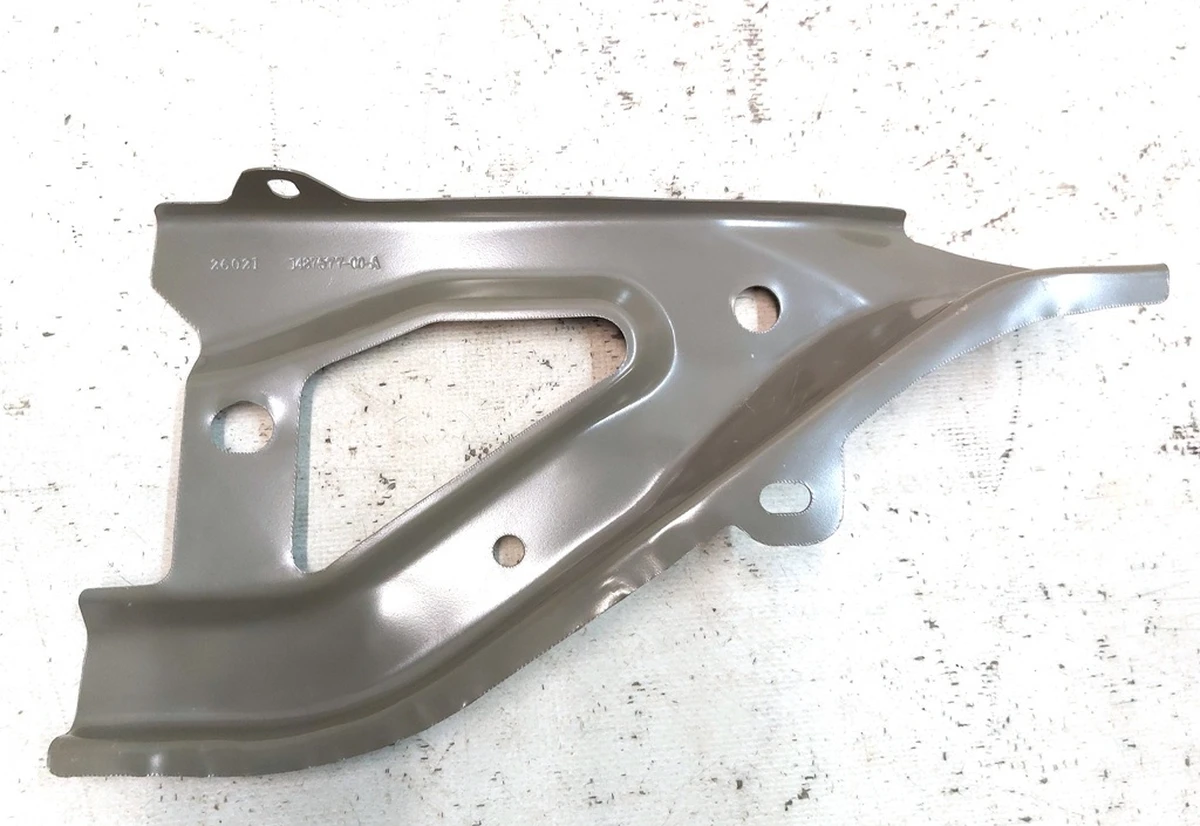 34 Кронштейн крила лівий Tesla model Y 1487695-S0-A