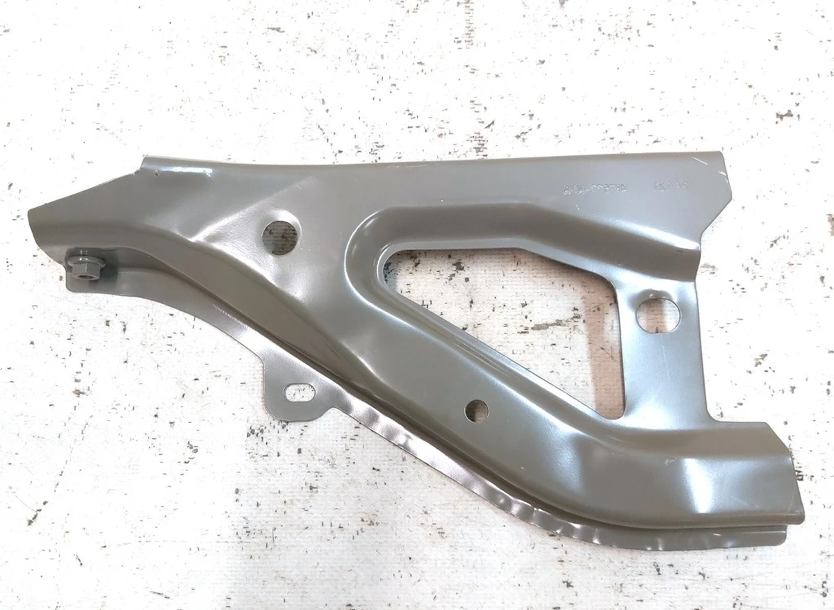 34 Кронштейн крила лівий Tesla model Y 1487695-S0-A