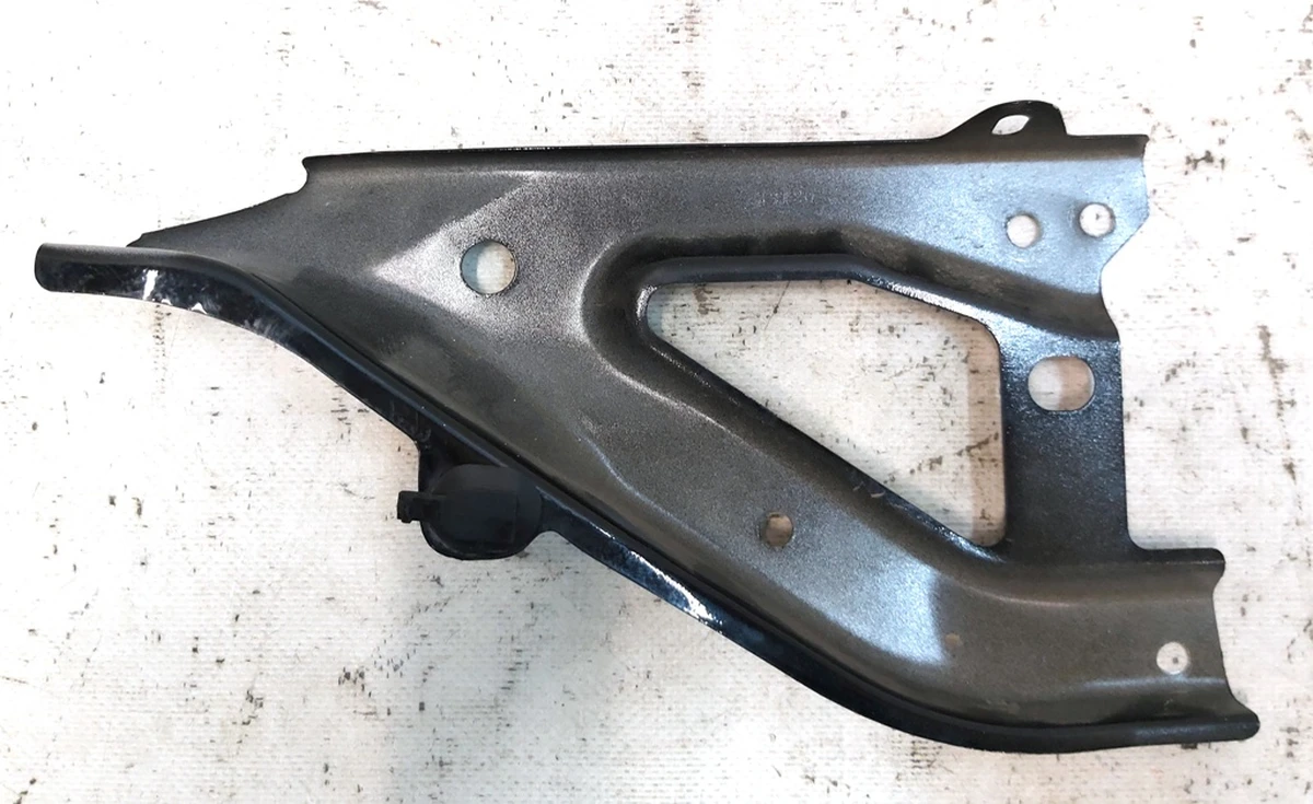 34 ASY - LWR FENDER BRKT RH Tesla model Y 1487696-S0-A