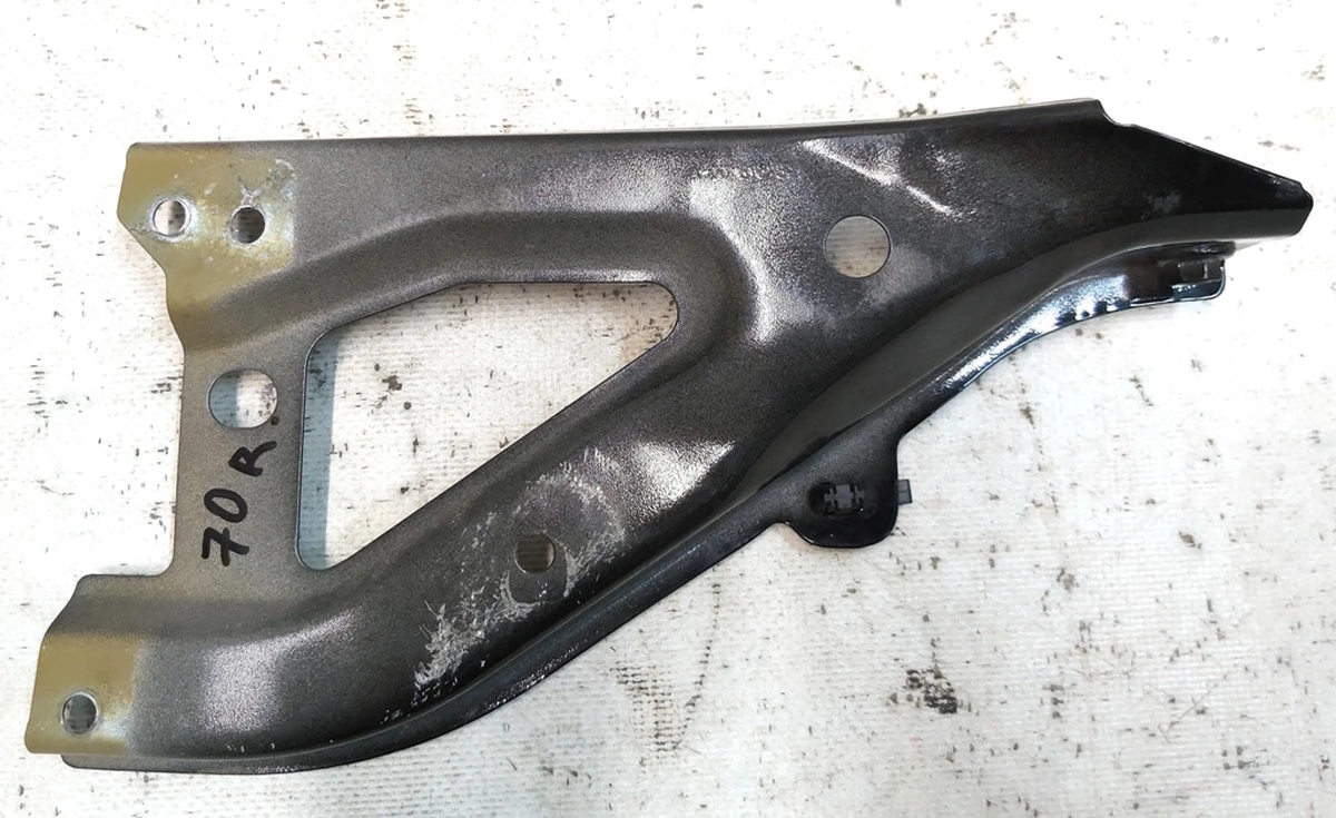 34 ASY - LWR FENDER BRKT RH Tesla model Y 1487696-S0-A