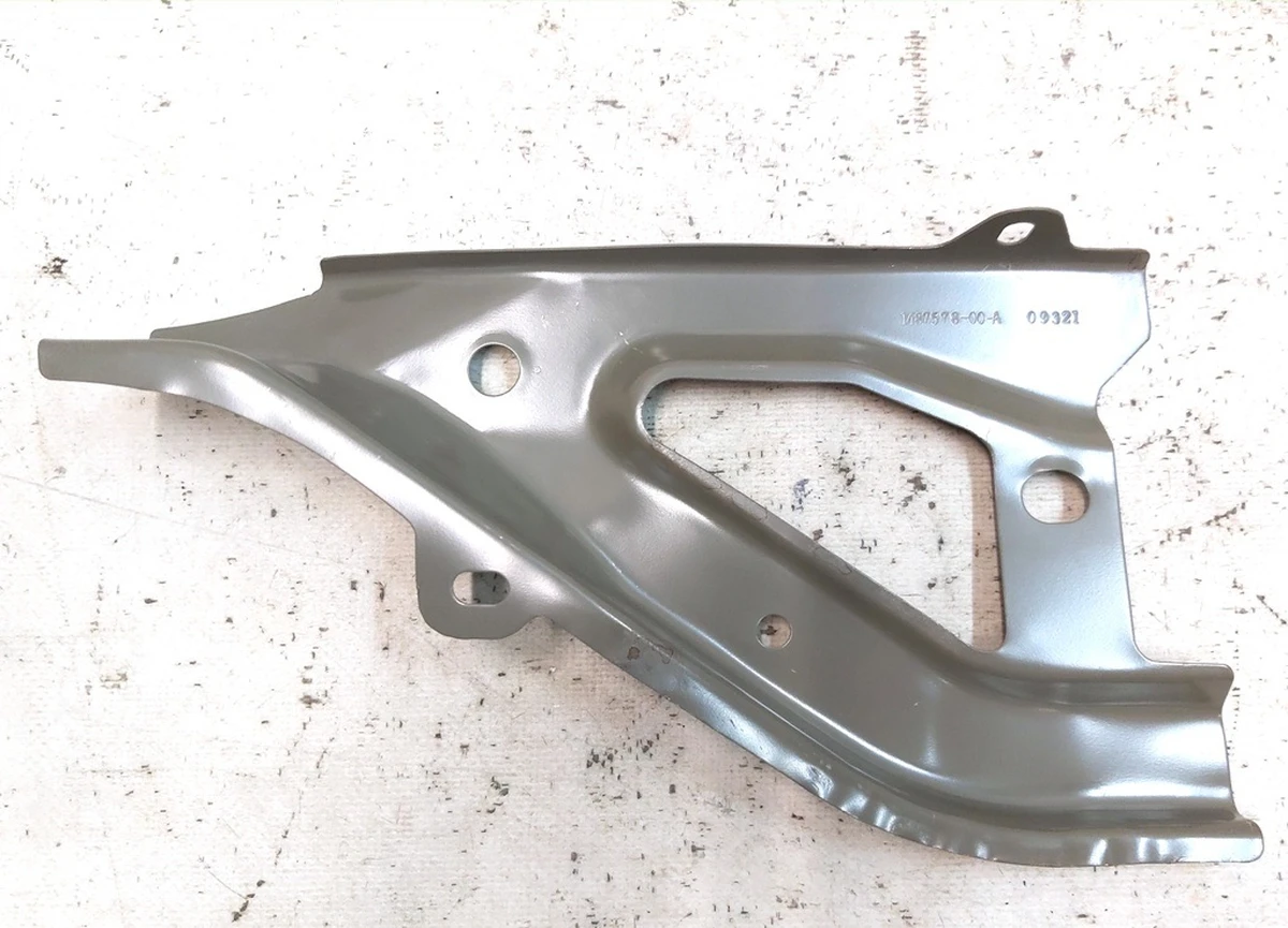 34 Кронштейн крила правий Tesla model Y 1487696-S0-A