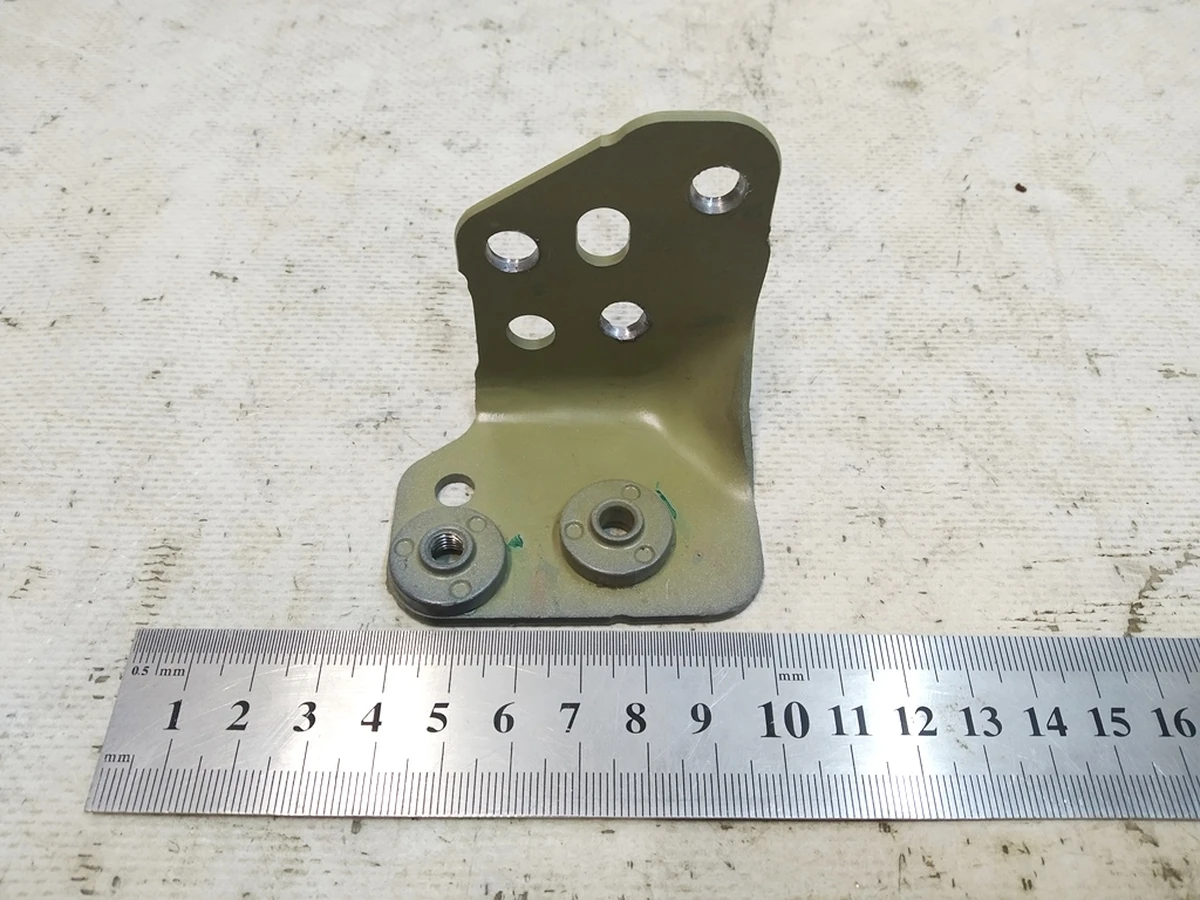 10 Кронштейн балки батареї 12V лівий Tesla model Y 1487587-S0-A