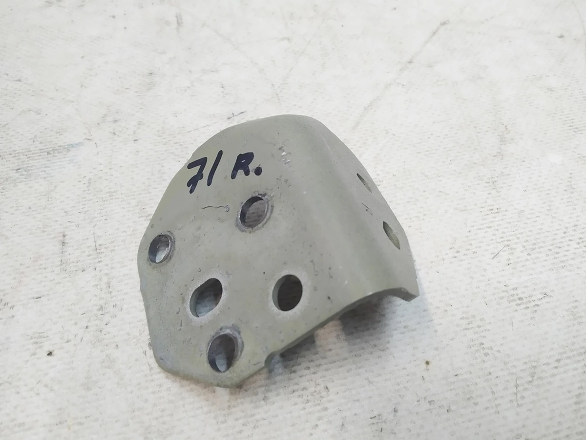 11 Кронштейн балки батареи 12V правый Tesla model Y 1487588-S0-A