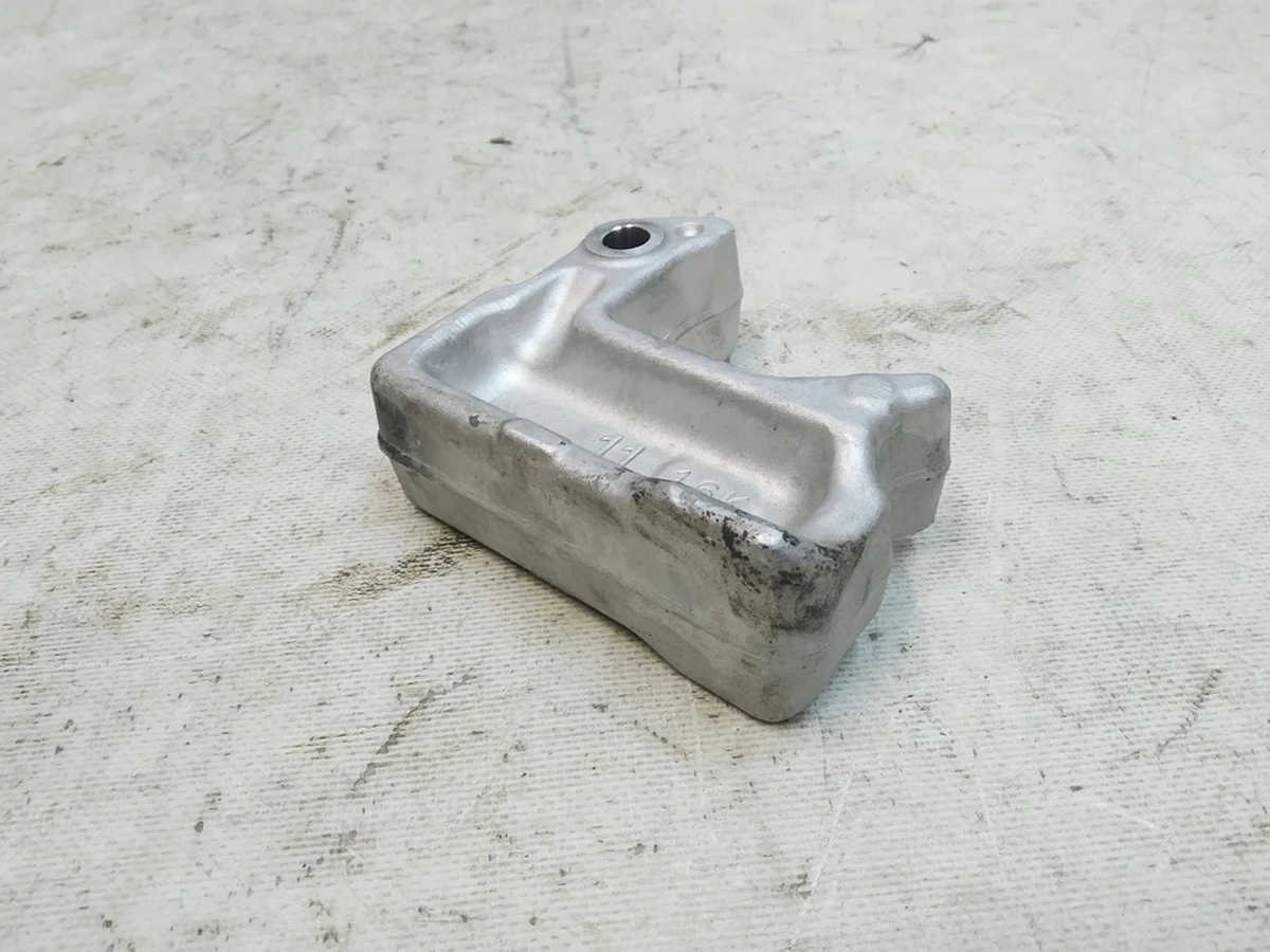 1 Кроштейн підсилювача бампера переднього лівий правий Tesla Model Y 1487601-00-E