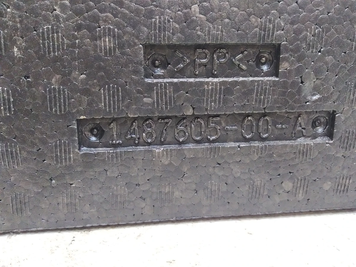 2 Абсорбер бампера переднього (пінопласт) з пошкодженням Tesla model Y 1487605-00-A