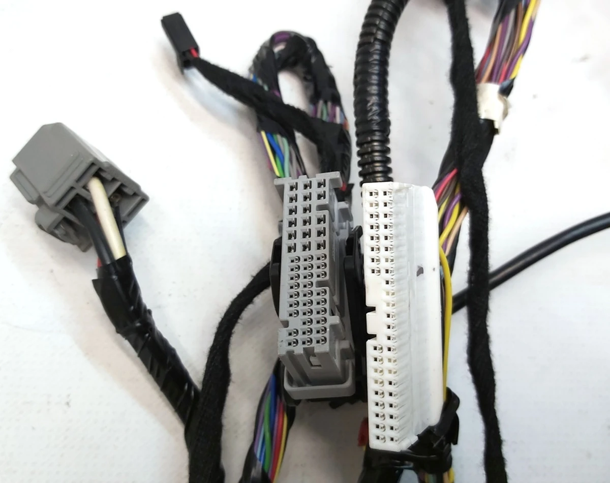 1 Електропроводка інструментальної панелі (торпедо) Tesla model Y 1489040-04-E