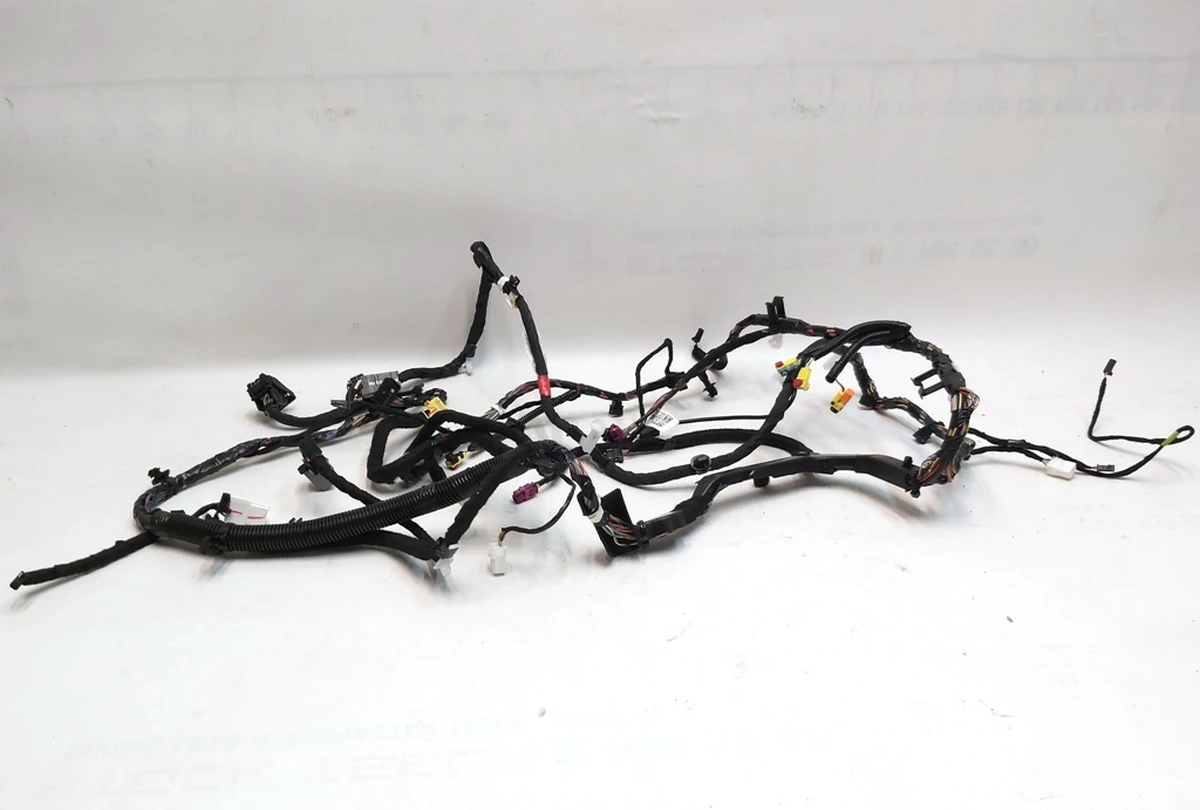 1 Електропроводка інструментальної панелі (торпедо) Tesla model Y 1489040-04-E