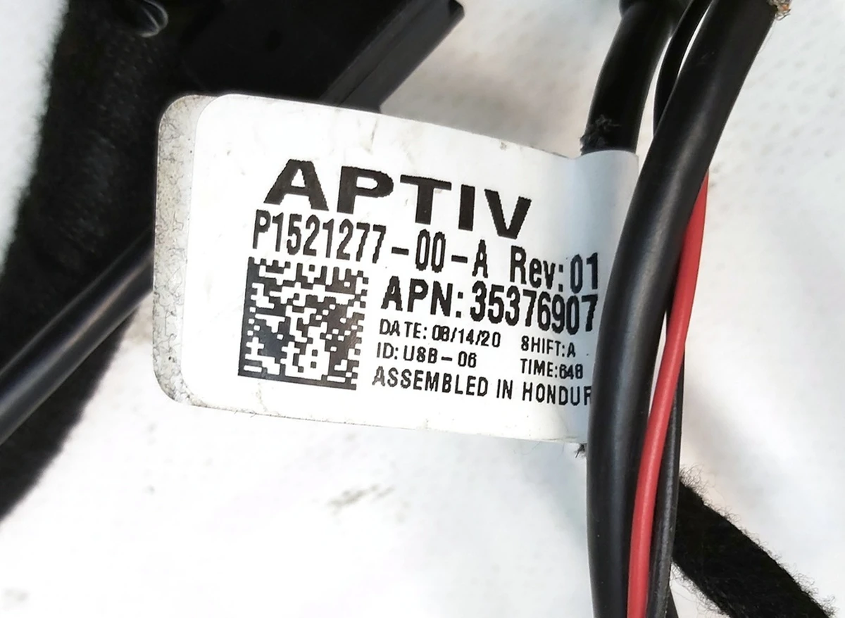 1 Електропроводка інструментальної панелі (торпедо) Tesla model Y 1489040-04-E