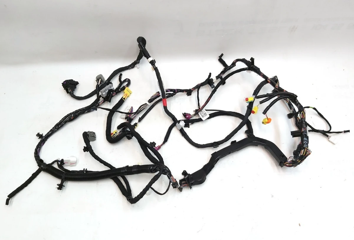 1 Електропроводка інструментальної панелі (торпедо) Tesla model Y 1489040-04-E