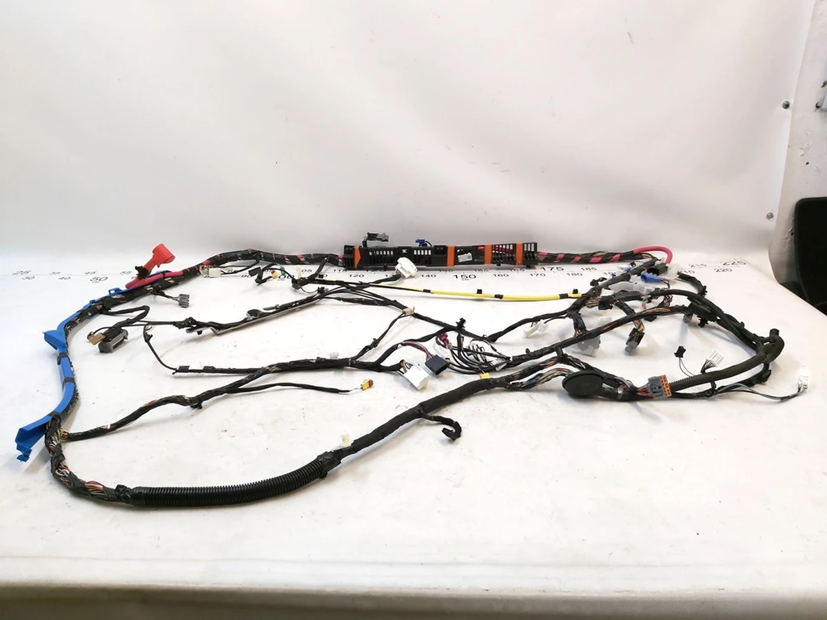 3 Електропроводка салону права Premium Tesla Model Y 1489042-00-F