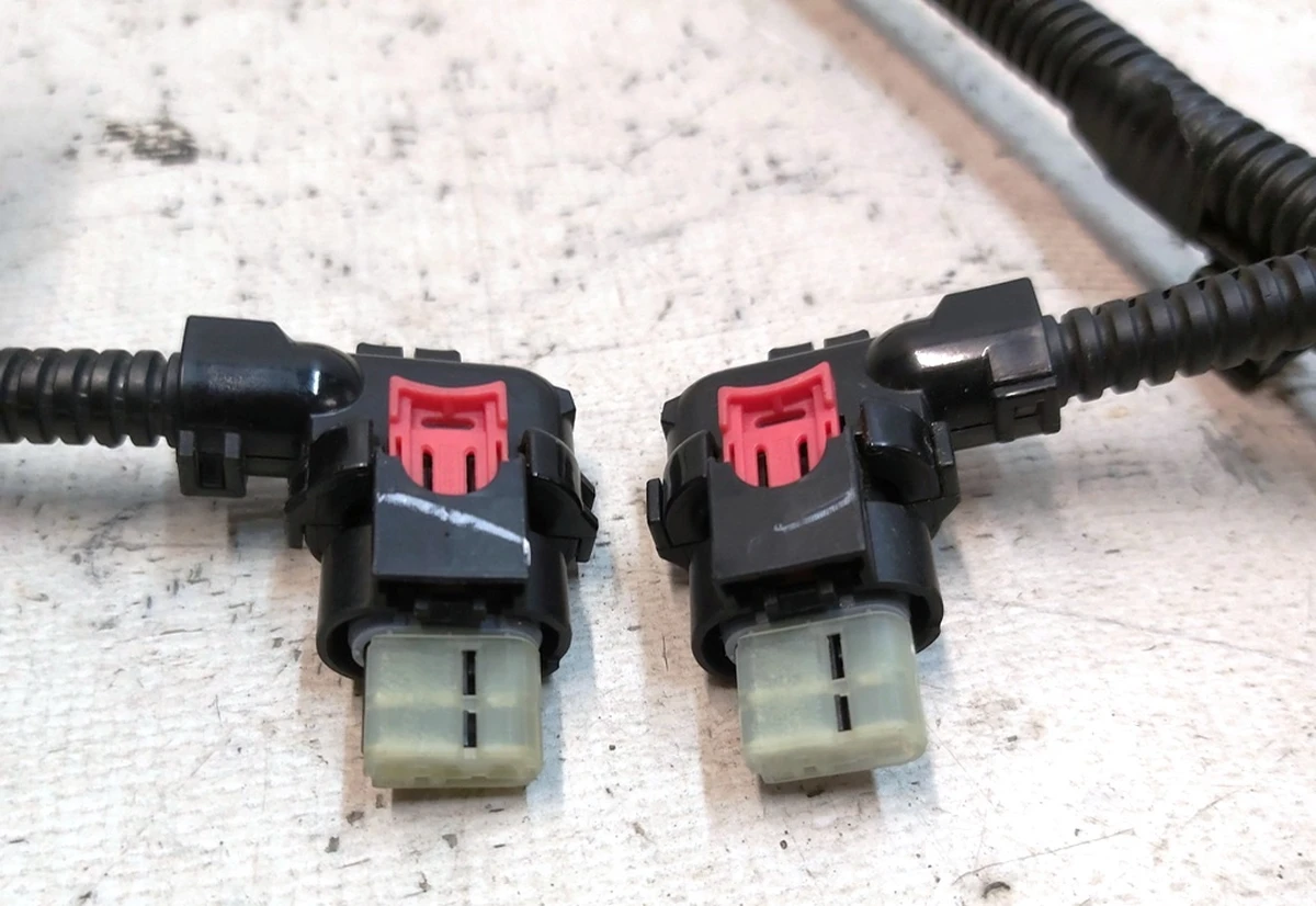 2 Электропроводка бампера заднего (6 парктроников) Tesla model Y 1489046-00-C