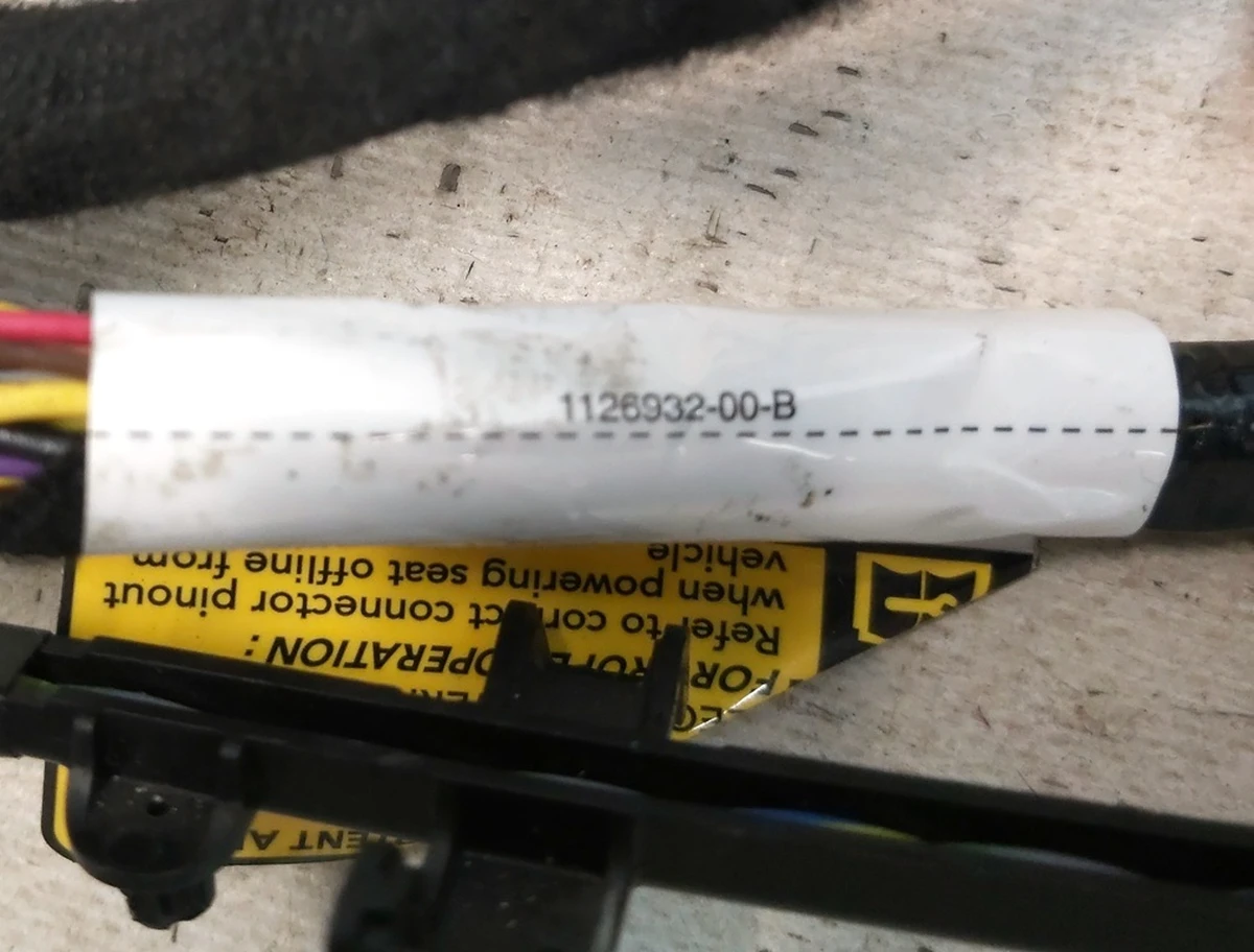 2 Електропроводка сидіння пасажирського Tesla Model 3, Model Y 1489060-02-D