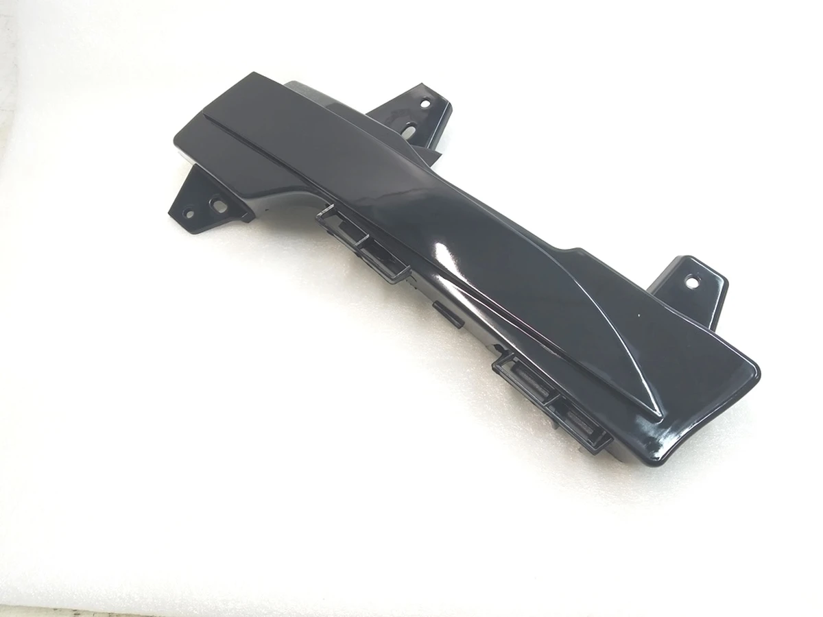 1 Заглушка фары противотуманной левой Tesla Model 3, Model Y 1077389-00-F