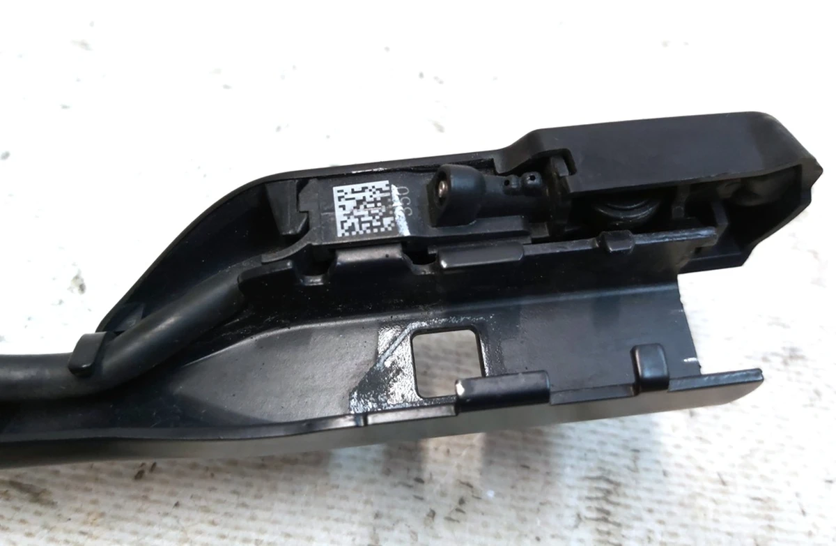 Left windshield wiper arm with line and nozzle assembly with damage Tesla model Y 1490245-00-C