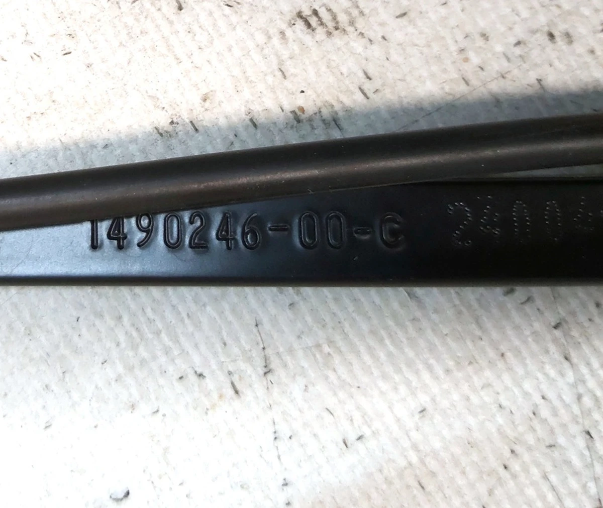 7 Рычаг стеклоочистителя левый с магистралью и форсункой в сборе Tesla model Y 1490245-00-C