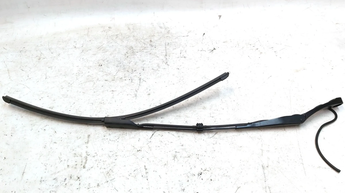 7 Важіль склоочисника лівий з магістраллю та форсункою у зборі Tesla model Y 1490245-00-C