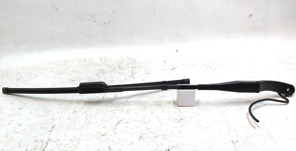 7 Рычаг стеклоочистителя левый с магистралью и форсункой в сборе Tesla model Y 1490245-00-C