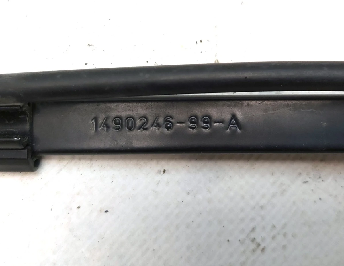 2 Важіль склоочисника лівий з магістраллю та форсункою у зборі Tesla model Y 1490245-00-C