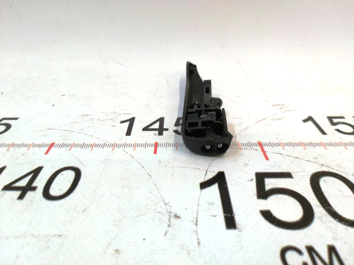 Форсунка важеля склоочисника лівого правого спарена Tesla Model Y 1490249