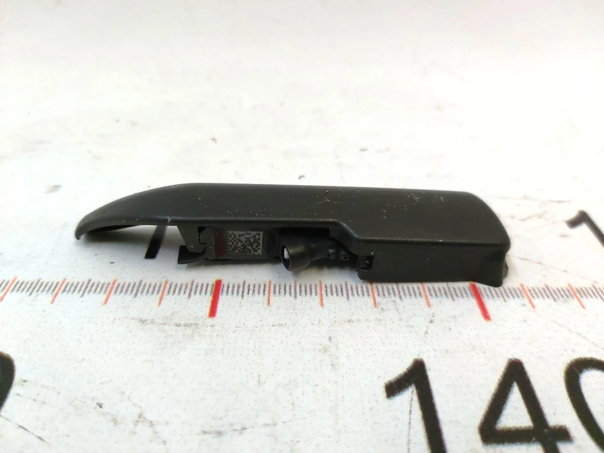 Форсунка важеля склоочисника лівого правого спарена Tesla Model Y 1490249