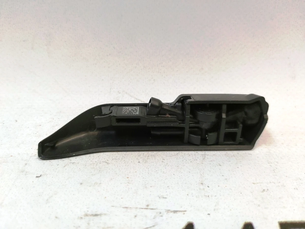 Форсунка важеля склоочисника лівого правого спарена Tesla Model Y 1490249