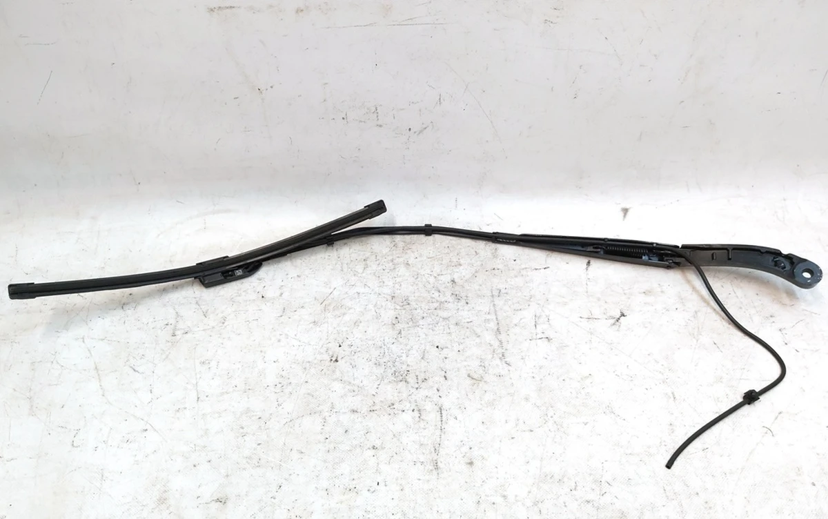 8 Right windshield wiper arm with line, brush and nozzle assembly with damage Tesla model Y 1490248-00-C