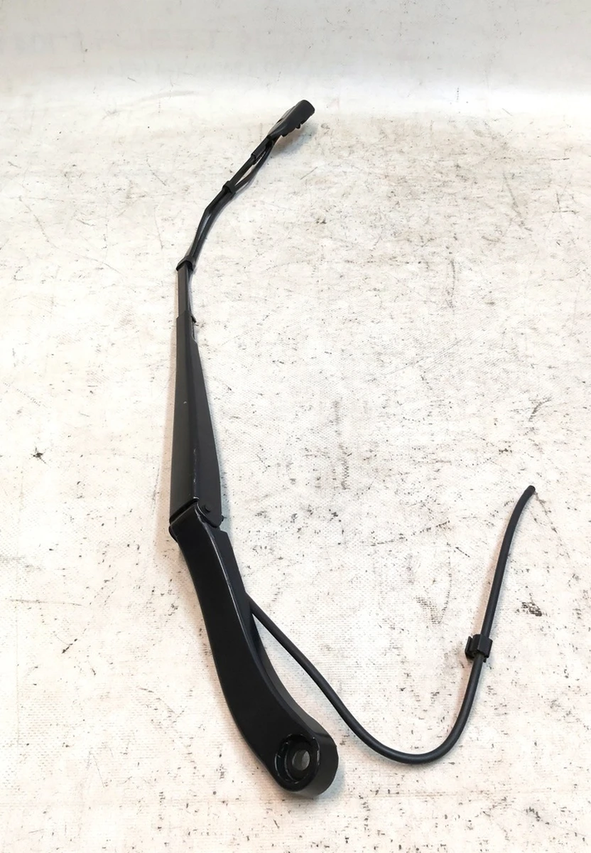 3 Рычаг стеклоочистителя правый с магистралью и форсункой в сборе с повреждением Tesla model Y 1490248-00-C